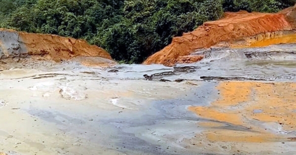 Nghệ An: Đập chứa bùn thải bị vỡ chỉ được đắp bằng đất