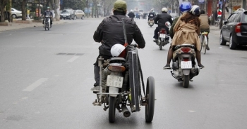 Chùm ảnh: Xe máy “quá đát” tung hoành các khu phố Hà Nội