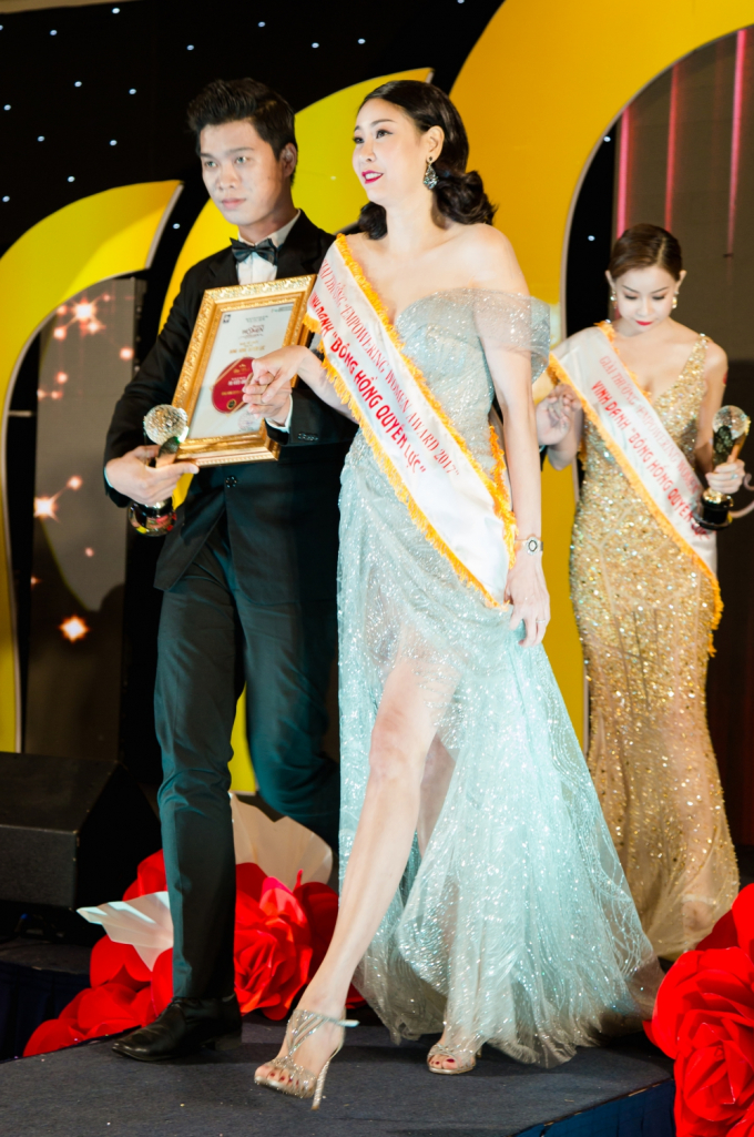 Hoa hậu H&agrave; Kiều Anh được vinh danh trong đ&ecirc;m trao giải