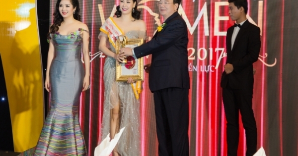 Hoa hậu Hà Kiều Anh được vinh danh trong đêm trao giải "Bông Hồng Quyền Lực"