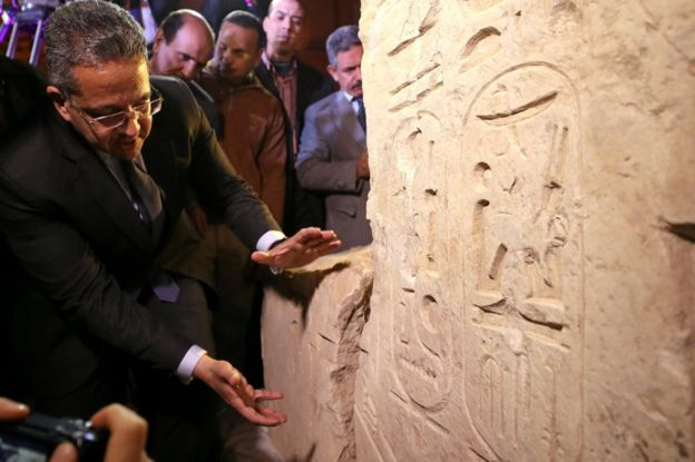 Bộ trưởng Di t&iacute;ch Ai Cập&nbsp;cho biết bức tượng gần như chắc chắn l&agrave; Pharaoh Psamtek I. (Ảnh: Reuters)