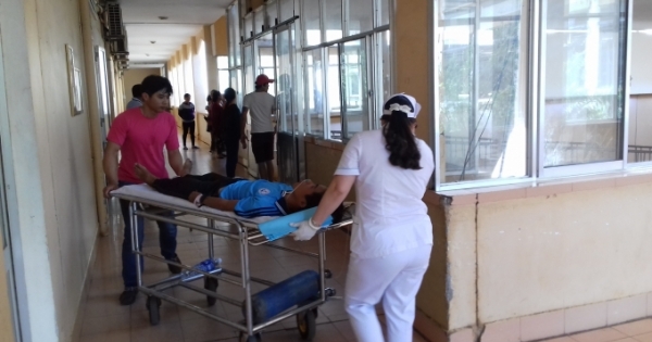 Gia Lai: Xe chở học sinh gặp tai nạn, 19 người thương vong