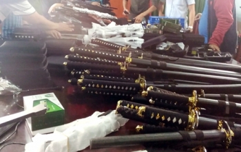 Cảnh sát đặc nhiệm đột kích 'kho' vũ khí ở Sài Gòn