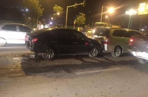 Hà Nội: Tài xế lái xe Innova gây tai nạn rồi bỏ chạy trên đường Lê Văn Lương