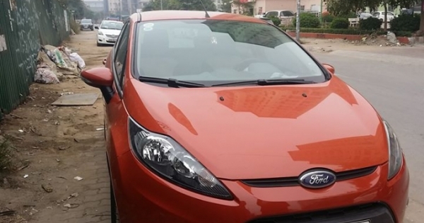 Bán xe Ford Fiesta S đời 2011 màu đỏ cam