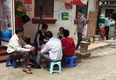 Hà Nội: Sắp xếp hộ nghèo vào bán trà đá trong phố đi bộ