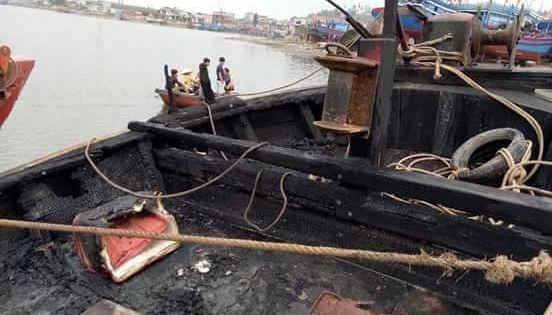 Thanh Hóa: Cứu thoát 3 thuyền viên gặp nạn cháy tàu trên biển