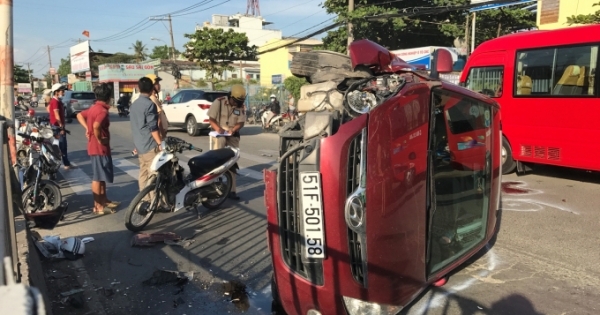 Ô tô nổ lốp trên đường, người đi xe máy bị "vạ lây" chết thảm