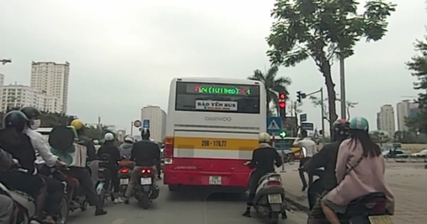 UB An toàn Giao thông Quốc Gia đề nghị xác minh vụ xe buýt chạy ẩu, lần làn