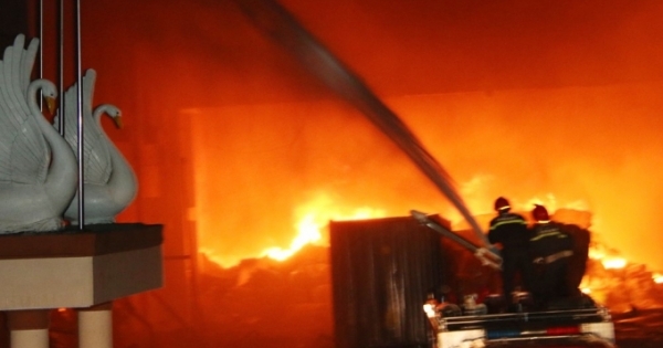 Toàn cảnh vụ cháy thiệt hại 13 triệu USD ở Khu công nghiệp Trà Nóc