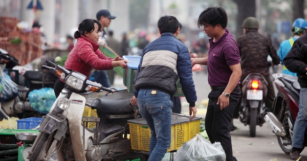 Những chuyện không ngờ tới tại "chợ chạy" ở Hà Nội
