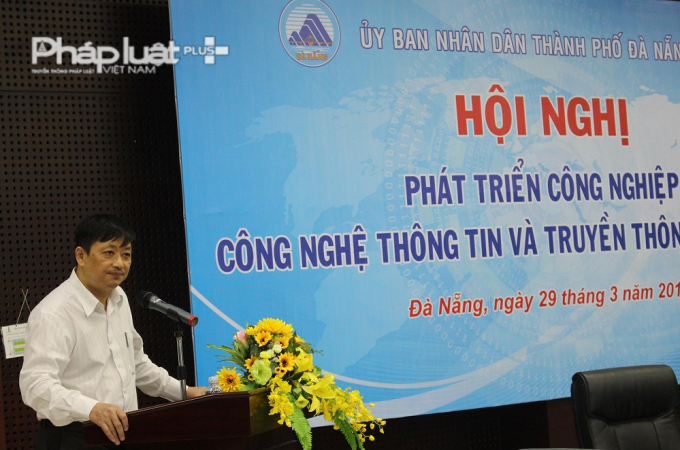 Ph&oacute; chủ tịch UBND TP Đ&agrave; Nẵng Đặng Việt Dũng ph&aacute;t biểu.