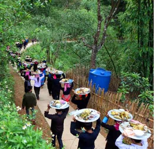 Lễ d&acirc;ng hương Miếu &Ocirc;ng, Miếu B&agrave; tại lễ hội.(ảnh:hagiangonline.net)