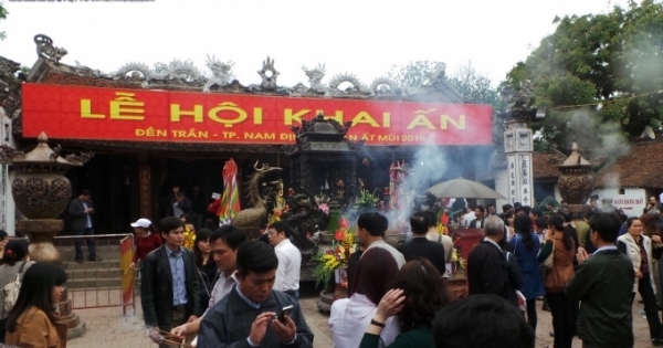 Lễ hội đền Trần Nam Định: Siết chặt hiện tượng kinh doanh chèo kéo khách đổi tiền lẻ