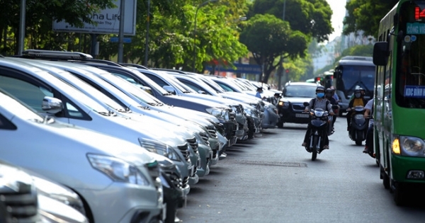 TP HCM: Tranh cãi đề án tăng phí đỗ xe trên lòng đường, hè phố