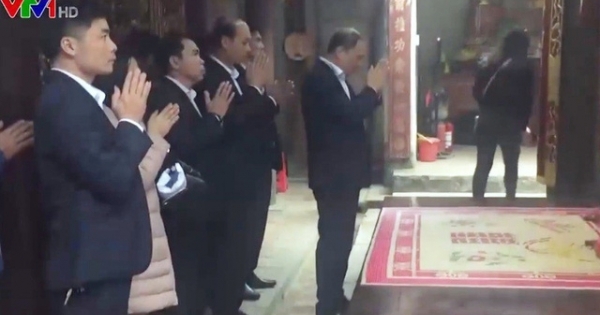 Danh tính lãnh đạo, cán bộ Kho bạc Nhà nước thành phố Nam Định đi lễ trong giờ hành chính