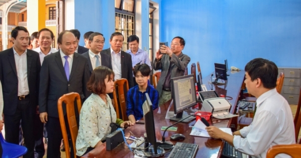 Thủ tướng Nguyễn Xuân Phúc đến thăm và kiểm tra Trung tâm tiếp công dân Công an tỉnh Thừa Thiên Huế