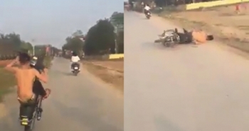 Clip: Nam thanh niên bốc đầu xe máy ngã đập đầu xuống đường