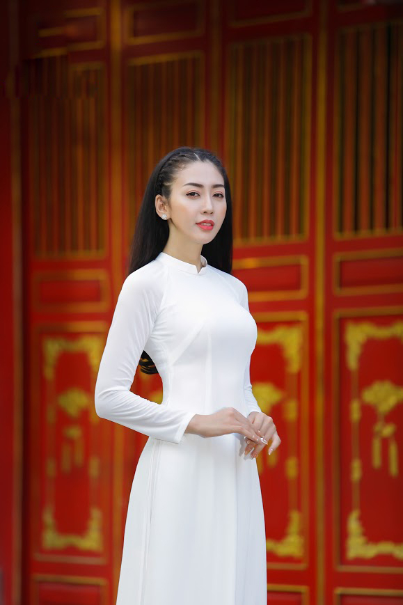 Cao Mỹ Kim, Như Trang, V&otilde; Hạ Tr&acirc;m đọ sắc trong BST thời trang của NTK Nhật Phượng