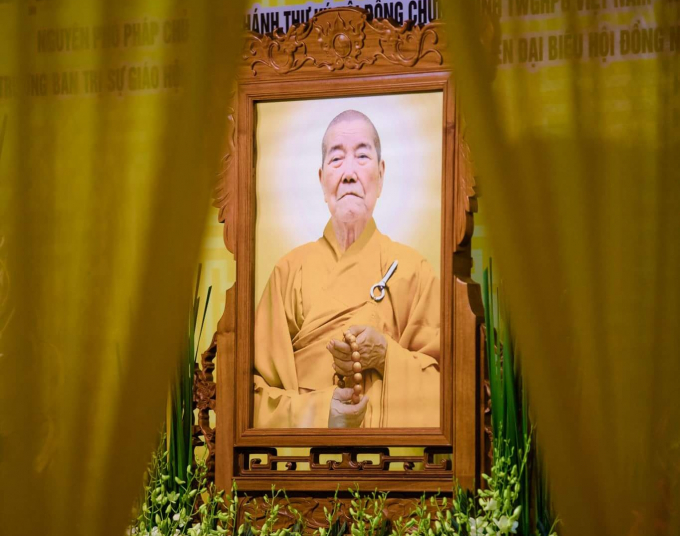 Đại l&atilde;o H&ograve;a thượng Th&iacute;ch Thanh Sam, trụ thế 70 tuổi.