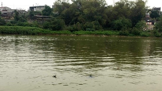 Bắc Giang: Phát hiện thi thể người đàn ông bị trói trôi trên sông Thương