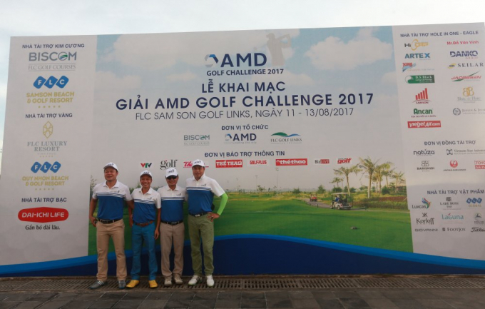 C&aacute;c golfer tham dự giải AMD Challenge năm 2017.