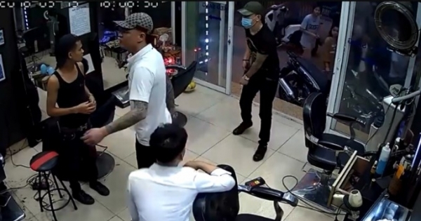 Hà Nội: Công an truy bắt nhóm thanh niên nghi nổ súng, truy sát chủ quán cắt tóc