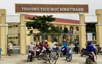 Hiệu trưởng trường "cô giáo quỳ gối" khẳng định không từ chức