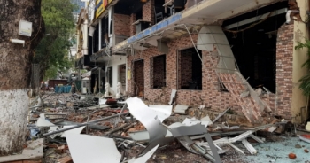 Nghệ An: Áp lực từ vụ nổ kinh hoàng khiến cửa kính nhà bên kia đường cũng vỡ vụn