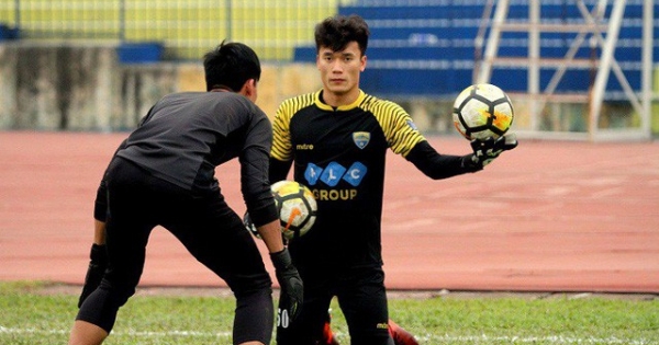 Bùi Tiến Dũng và Văn Lâm tranh suất bắt chính ở đội tuyển Việt Nam