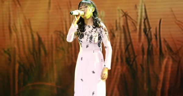 Thần tượng Bolero: Cô gái khiếm thị Quỳnh Trâm lấy nước mắt qua ca khúc "Nỗi buồn mẹ tôi"