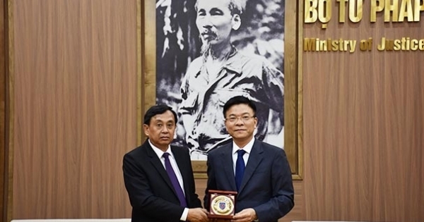 Bộ Tư pháp Việt Nam – Lào: Tăng cường hợp tác trong lĩnh vực công chứng