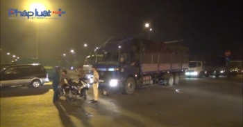 TP HCM: Xe tải húc văng xe máy giữa giao lộ, một người trọng thương