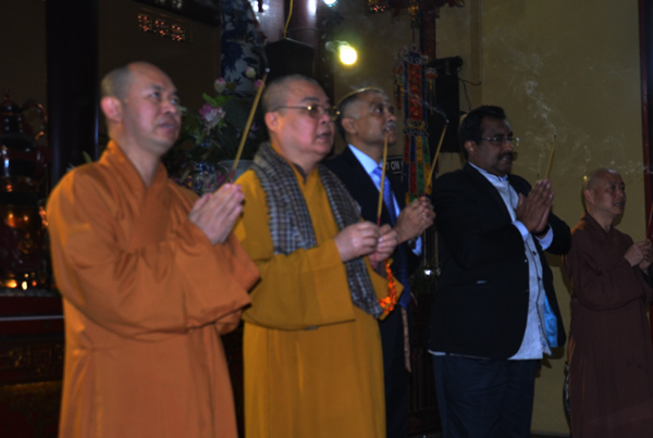 Tổng b&iacute; thư Đảng cầm quyền Ấn Độ đến thăm Gi&aacute;o hội Phật gi&aacute;o Việt Nam tại ch&ugrave;a Qu&aacute;n Sứ