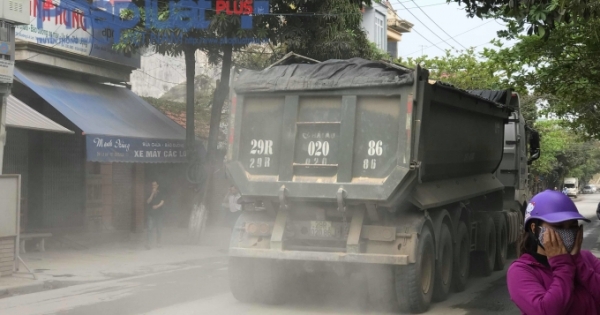 Hà Nội: Xe tải mang phù hiệu đỏ “BA VÌ” hành dân nhiều năm