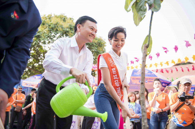 Hoa hậu H'hen Ni&ecirc; trao trường mầm non tại tỉnh Lạng Sơn