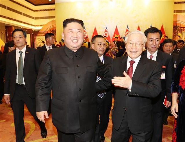 Chủ tịch Triều Ti&ecirc;n Kim Jong-un đ&aacute;nh thử đ&agrave;n bầu Việt Nam