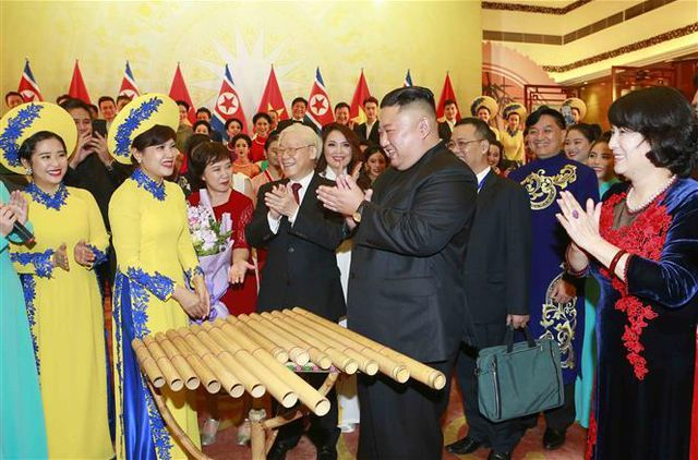 Chủ tịch Triều Ti&ecirc;n Kim Jong-un đ&aacute;nh thử đ&agrave;n bầu Việt Nam