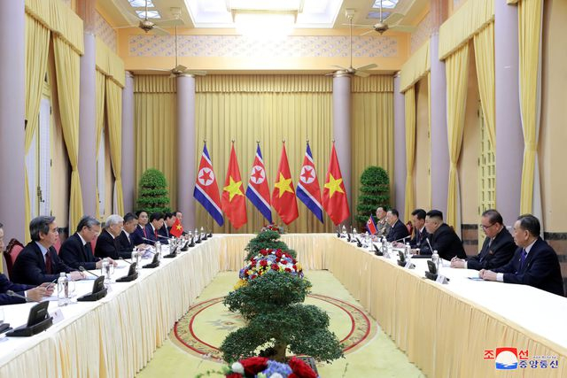 Chủ tịch Triều Ti&ecirc;n Kim Jong-un ph&aacute;t biểu trong cuộc hội đ&agrave;m với Tổng b&iacute; thư, Chủ tịch nước Nguyễn Ph&uacute; Trọng.