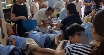 Hải Dương: 44 học sinh tiểu học nhập viện vì ăn nhầm bột thông bồn cầu