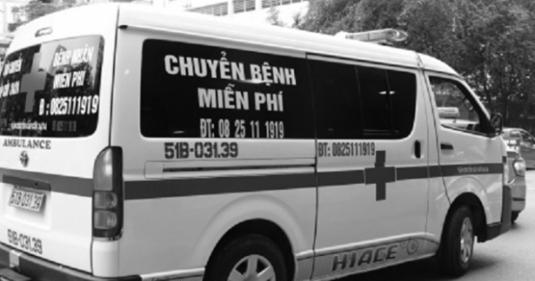 Điều giản dị giữa Hà Nội xô bồ: Tự bỏ tiền túi mua xe cứu thương chở người bệnh miễn phí