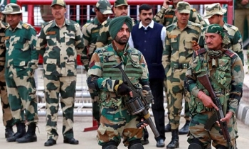 Lính Ấn Độ và Pakistan đấu súng tại biên giới