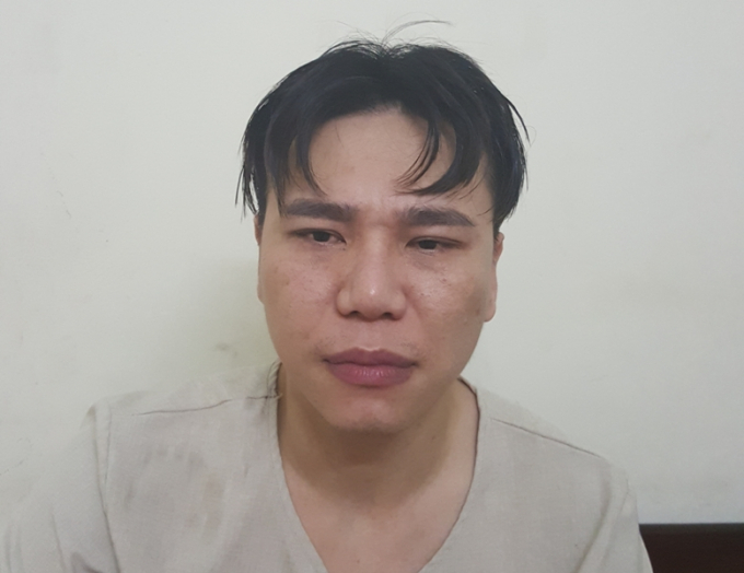 Ca sỹ Ch&acirc;u Việt Cường khi bị bắt tại cơ quan C&ocirc;ng an.