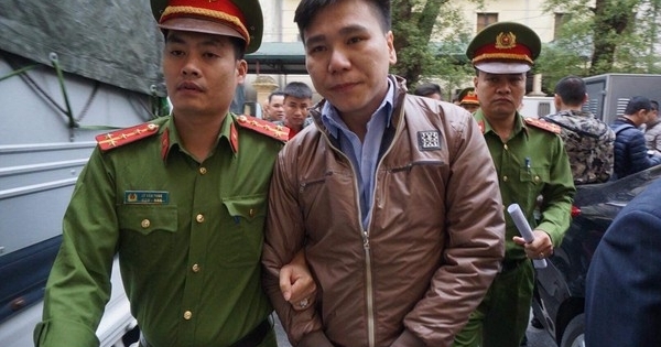 Xét xử vụ Châu Việt Cường giết người: Mẹ nạn nhân khóc ngất tại tòa