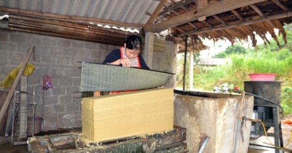 Ngôi làng hàng trăm năm lưu giữ nghề truyền thống giấy Bản