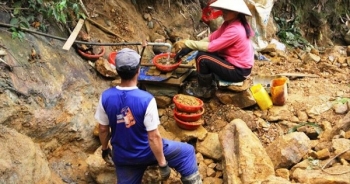 Lấy hàng chục tỷ ngân sách để đóng cửa mỏ vàng Bồng Miêu: Đúng luật (?!)