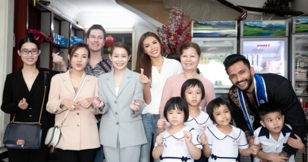 Hoa hậu Hải Dương cùng Minh Tú, Ngọc Châu đến thăm các em mồ côi tại mái ấm tình thương