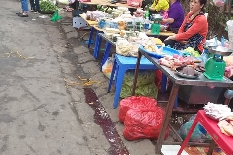 Dịch Vọng Hậu (Cầu Giấy): Chợ tự phát "mọc" trên phố Trần Quốc Vượng, ô nhiễm "bủa vây" khu dân cư