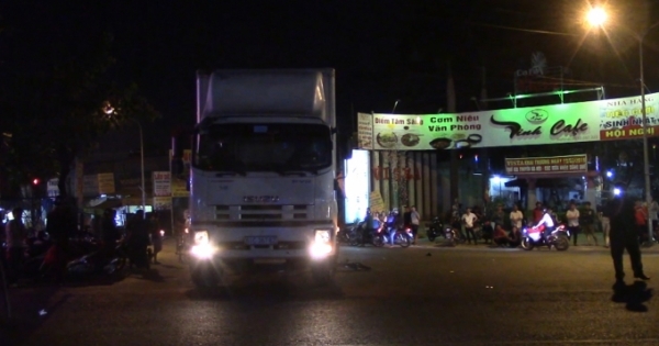 Bình Dương: Xe tải va chạm với xe đạp, một người tử vong