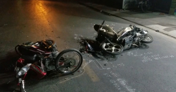 TP HCM: Hai xe máy va chạm trong đêm, 2 người thương vong